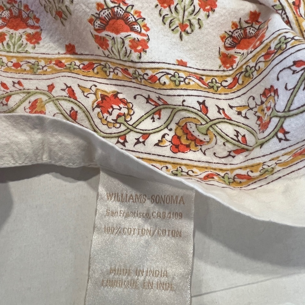 Williams Sonoma 90 in round tablecloth - Picture 2 of 2